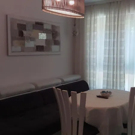 Luxury Sunrise Complex 公寓